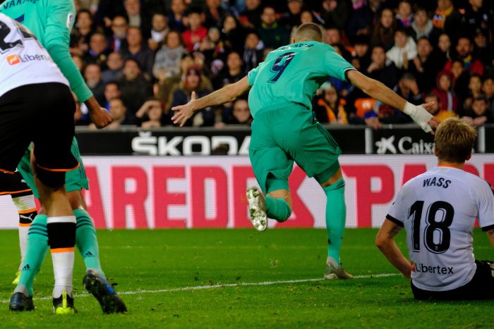 Courtois bliski gola i uratowania remisu Realowi z Valencią. Ostatecznie zrobił to Benzema (VIDEO)!